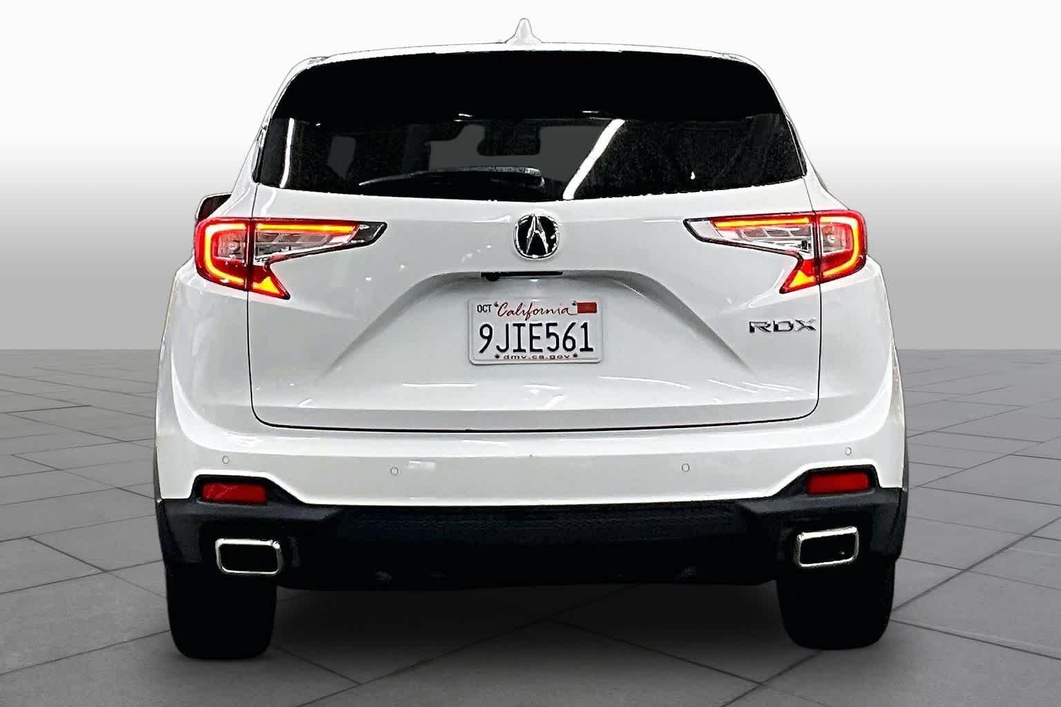 Used 2023 Platinum White Pearl Acura w/Technology Package image 4