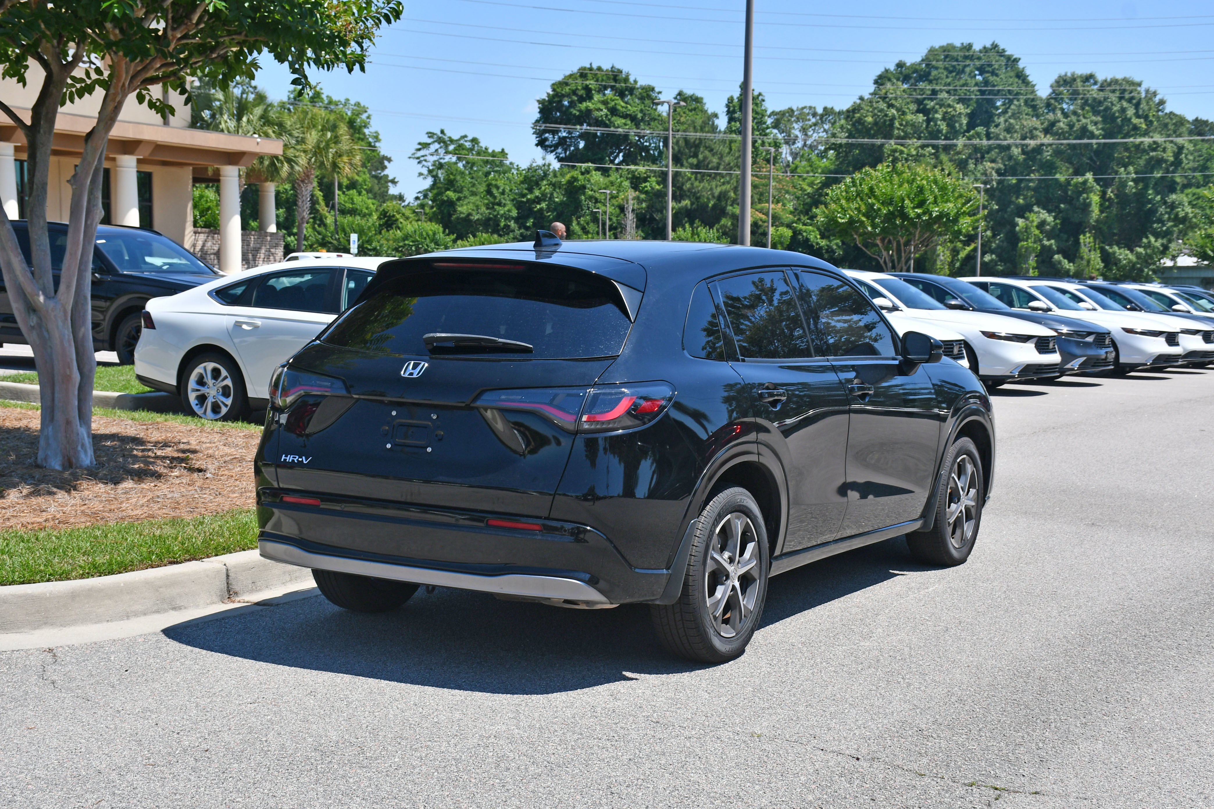 Used 2023 Black Honda EX-L image 3