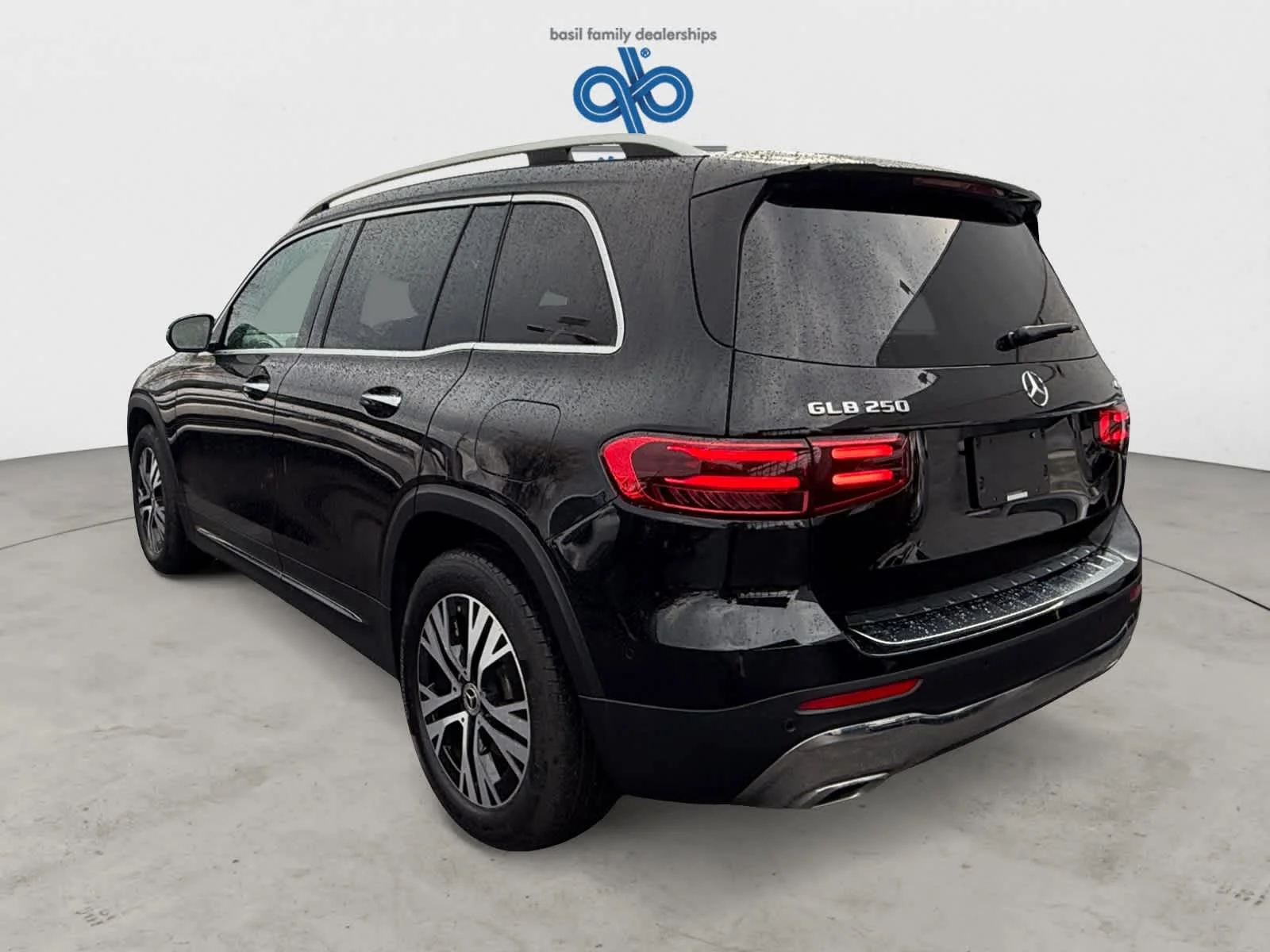 Used 2024 Night Black Mercedes-Benz GLB 250 image 4