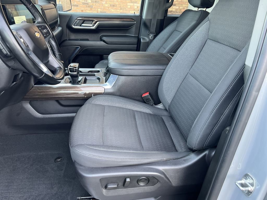 Used 2024 Slate Gray Metallic Chevrolet LT image 18