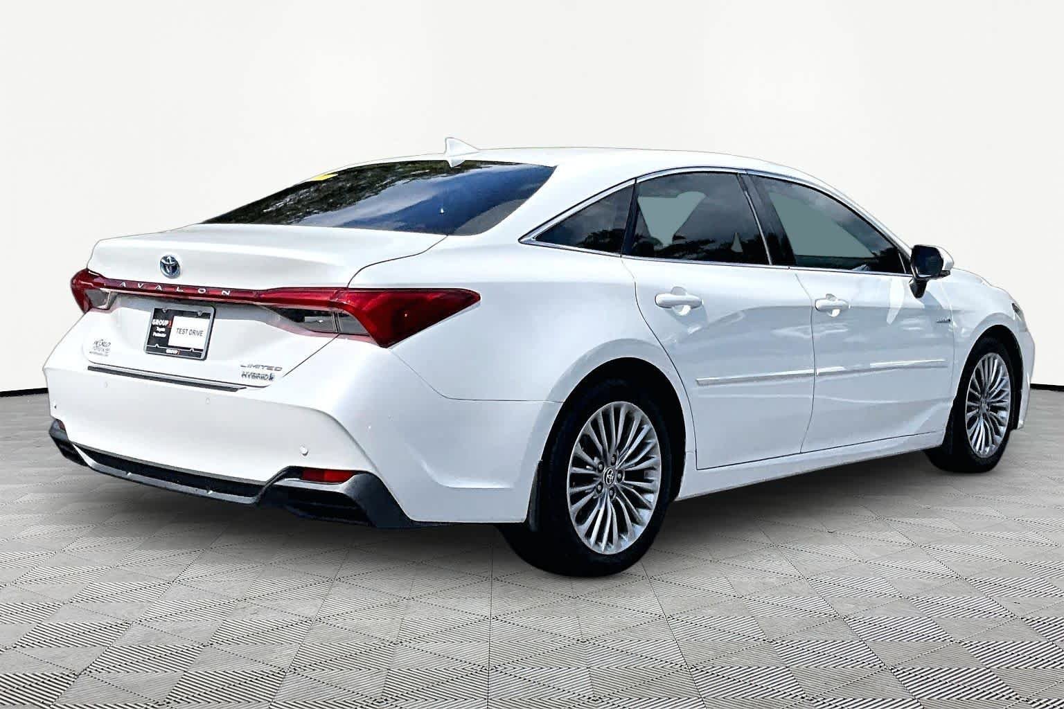 Used 2020 Wind Chill Pearl Toyota Hybrid Limited image 25