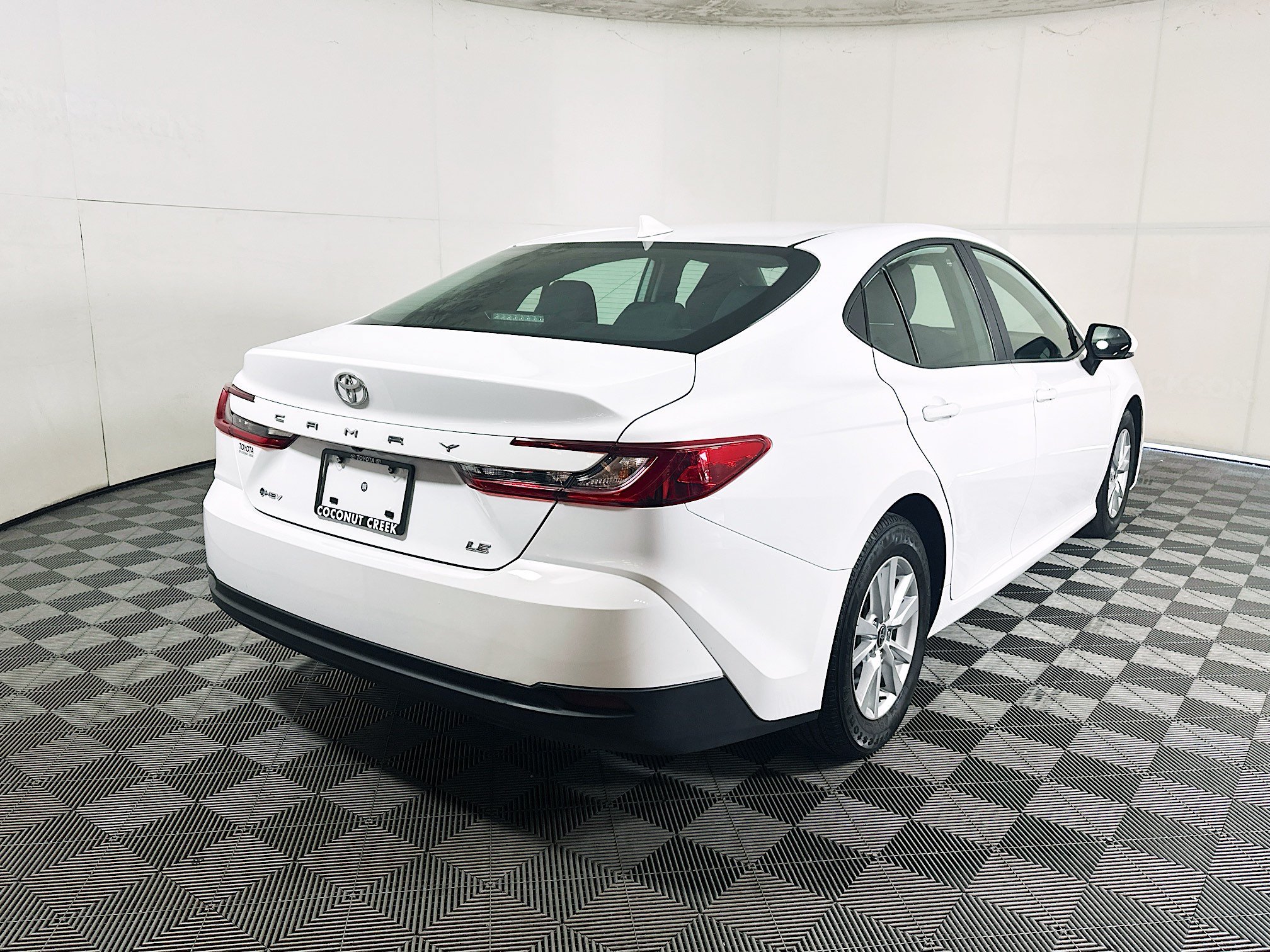 Certified Used 2025 Ice Toyota LE image 3