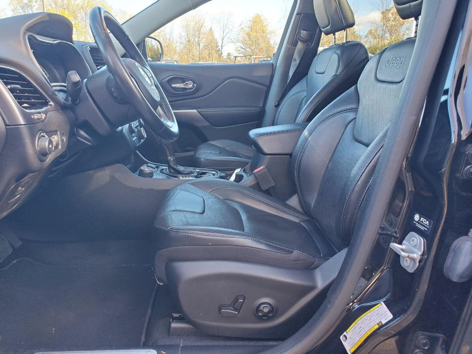 Used 2021 Diamond Black Crystal Pearlcoat Jeep Limited image 7