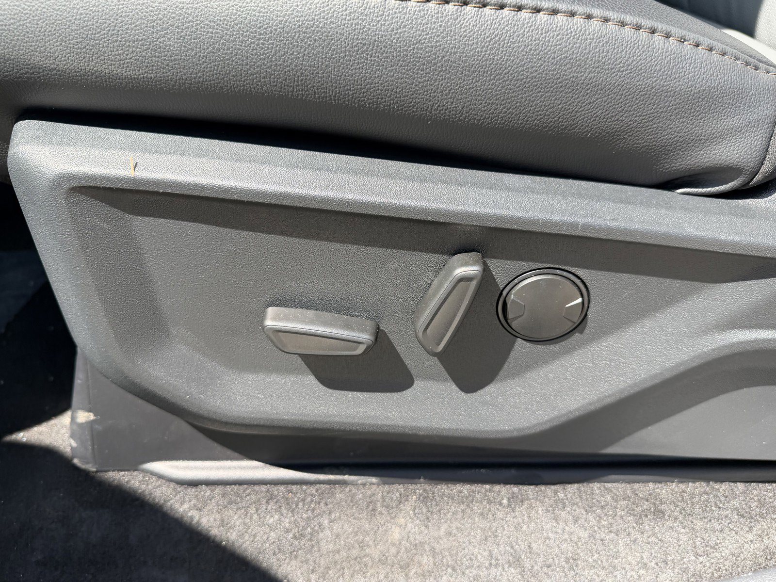 New 2025 Star White Metallic Tri-Coat Ford Lariat® image 21