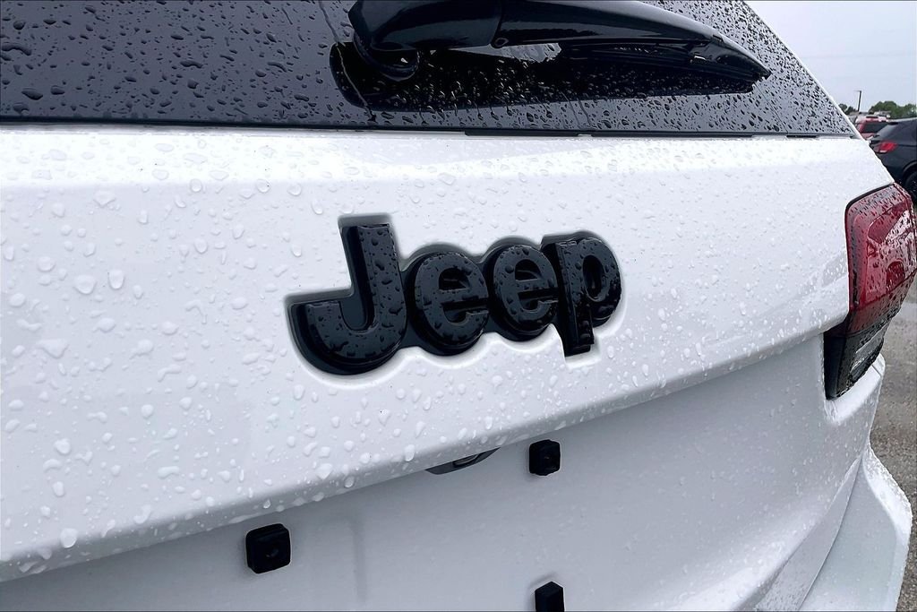 Used 2019 Bright White Clearcoat Jeep Altitude image 27