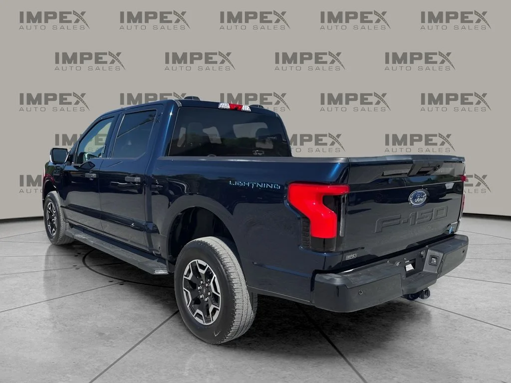 Used 2023 Blue Ford XLT image 3