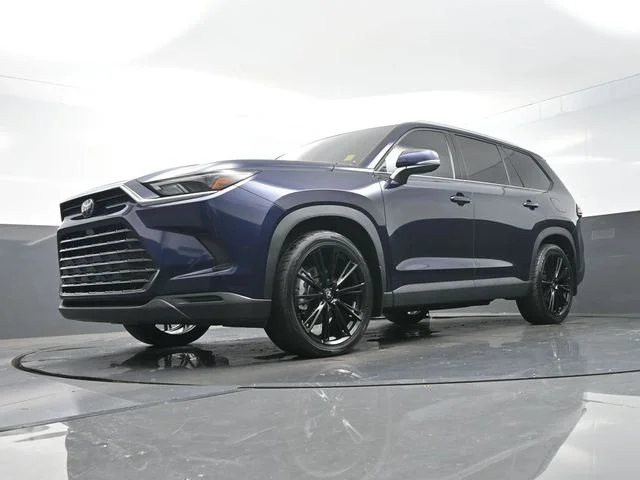 Used 2024  Toyota XLE image 36