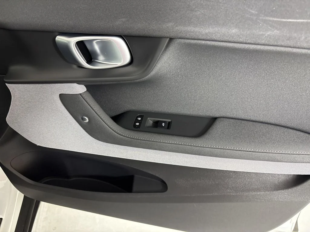 Used 2023 White Polestar Long Range Dual Motor image 15