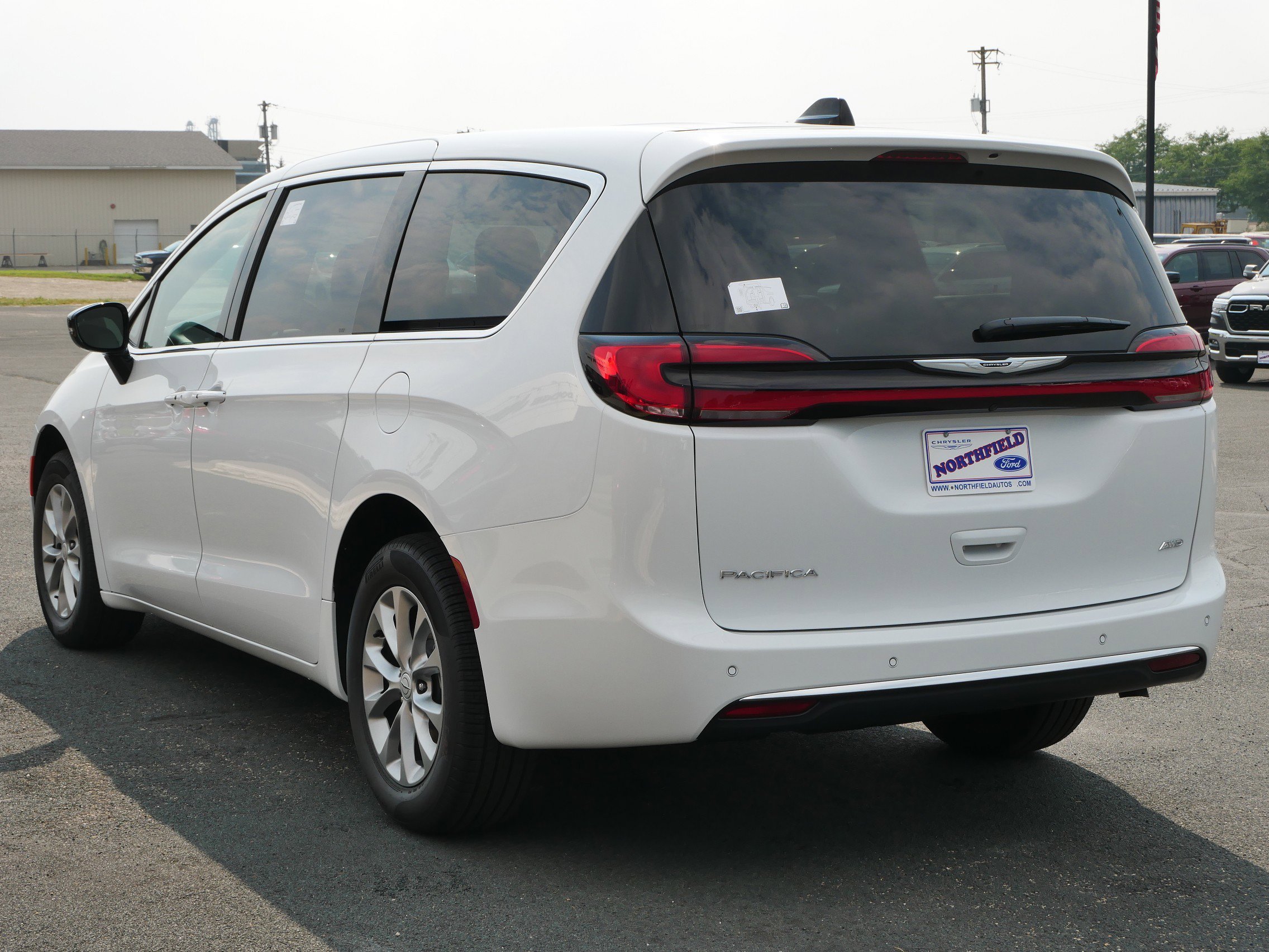 2025 Chrysler Pacifica Select - Photo 6