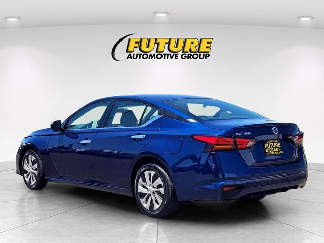 Used 2022 Blue Nissan 2.5 S image 6