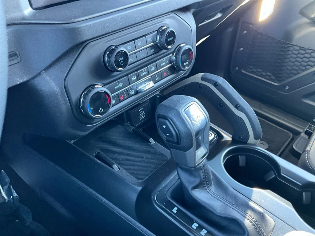 New 2026 AVALANCHE GRAY Ford Badlands image 18