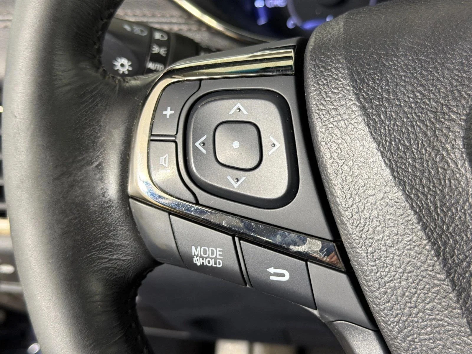 Used 2015 White Toyota XLE Touring image 26