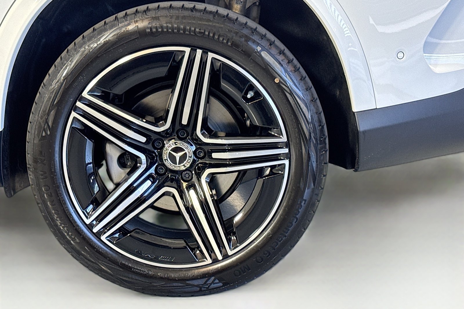 New 2026 Polar White Mercedes-Benz GLC 300 image 29