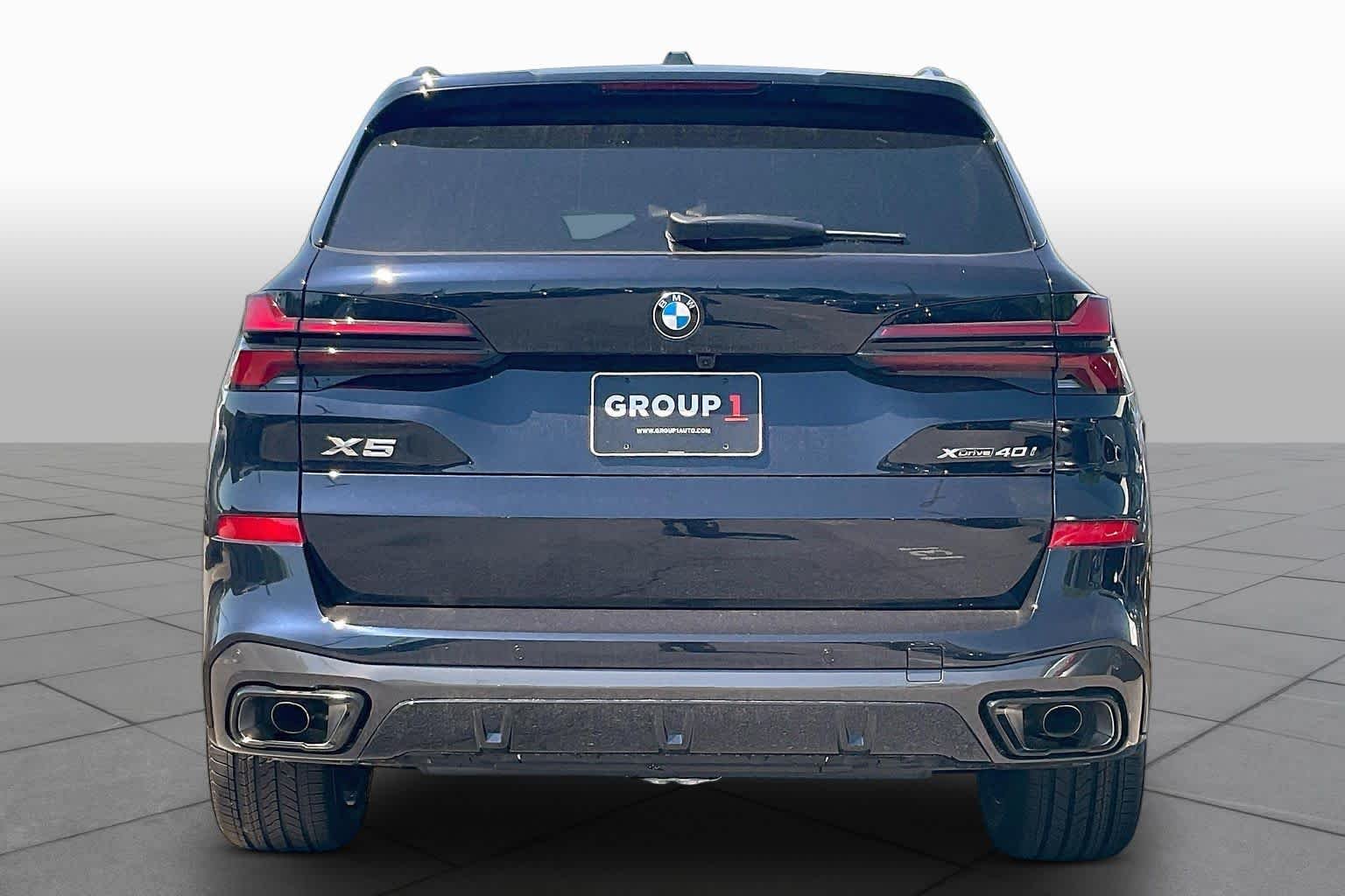 New 2026 Carbon Black Metallic BMW xDrive40i image 4