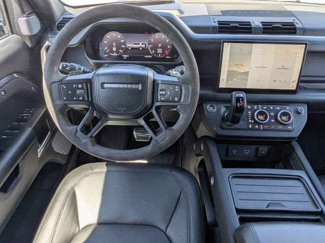 Used 2024  Land Rover V8 image 16