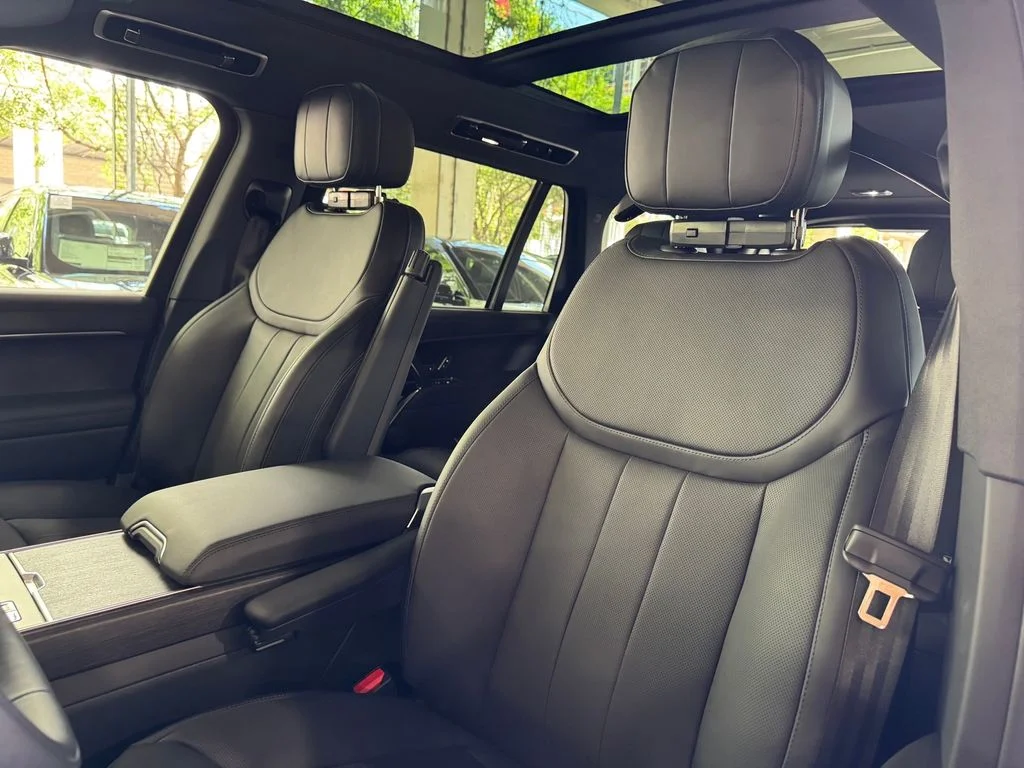 New 2026 Carpathian Grey Land Rover SE image 9