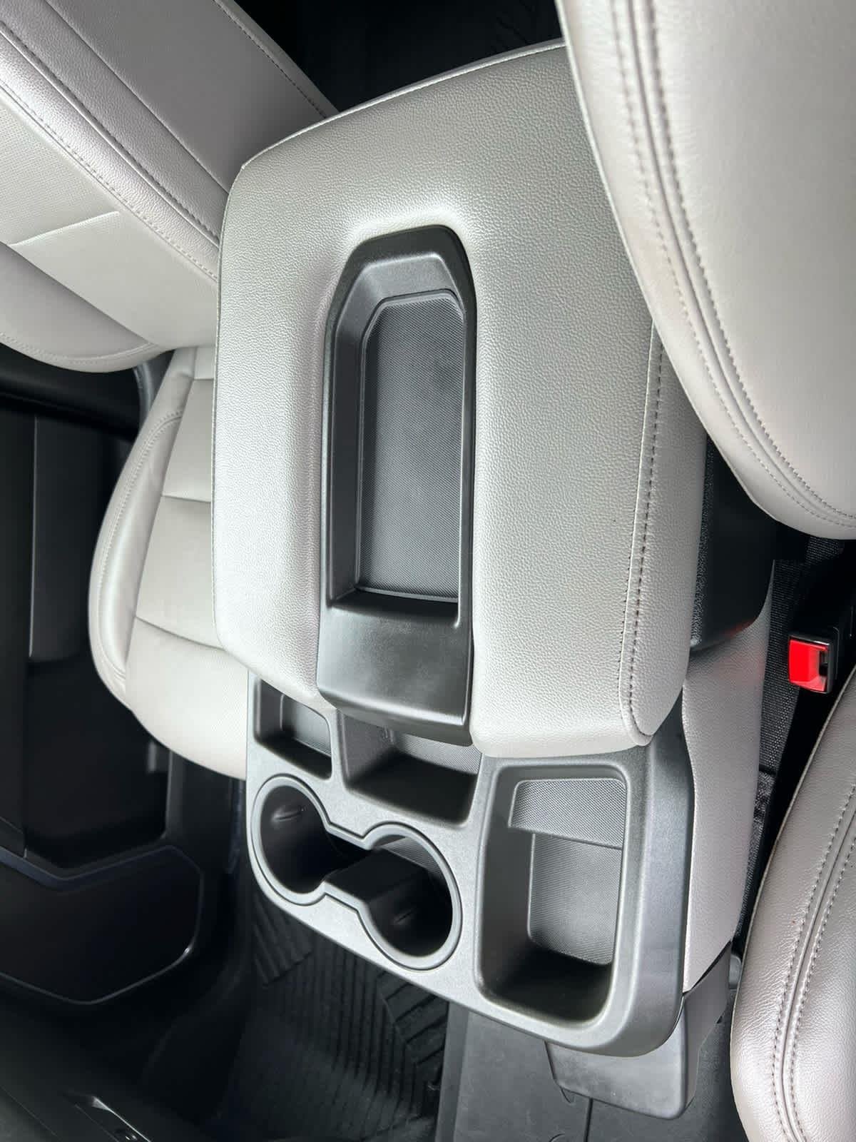 Used 2024 Summit White Chevrolet LT image 27