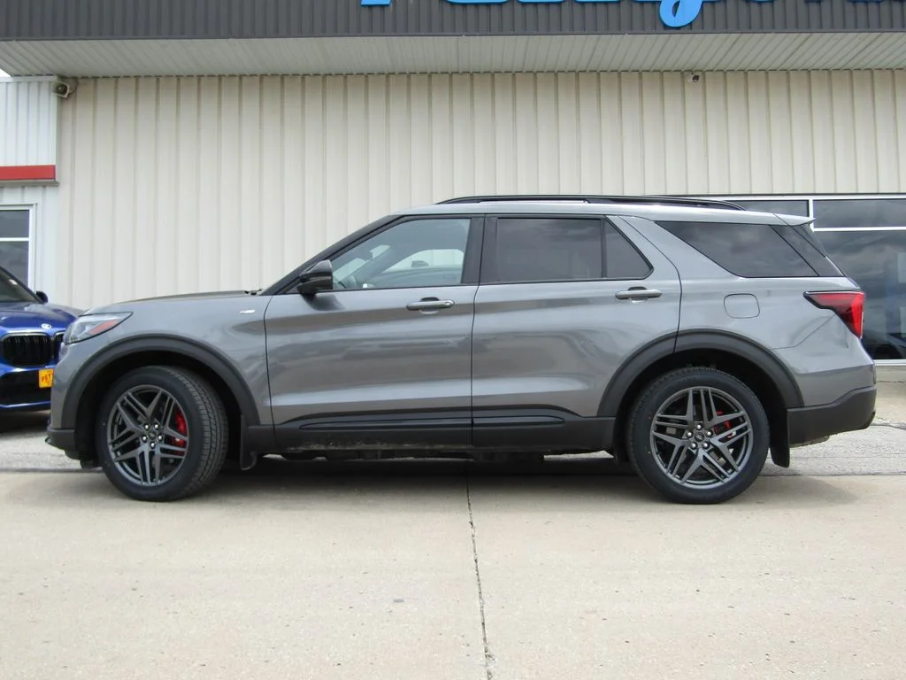 Used 2025 Gray Ford ST-Line image 11