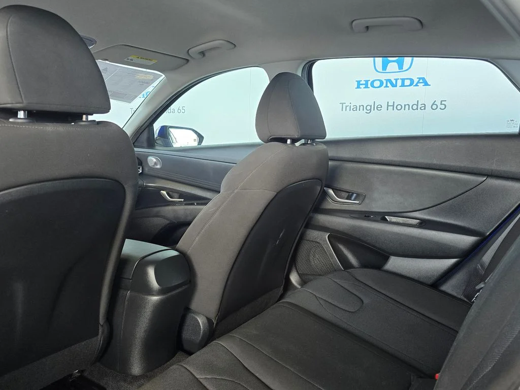 Used 2021 Blue Hyundai SE image 9