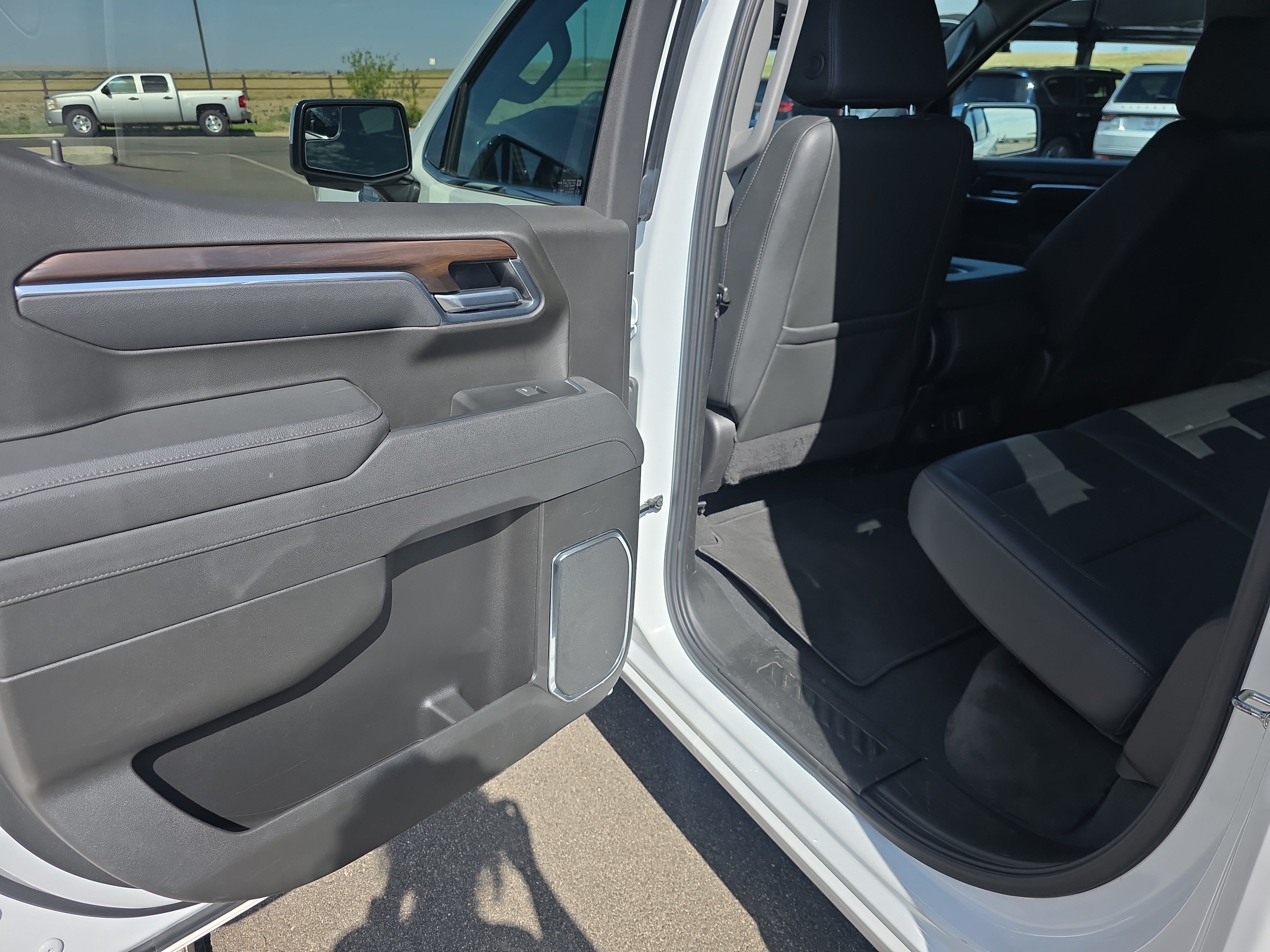 2025 GMC Sierra 1500 SLT - Photo 12