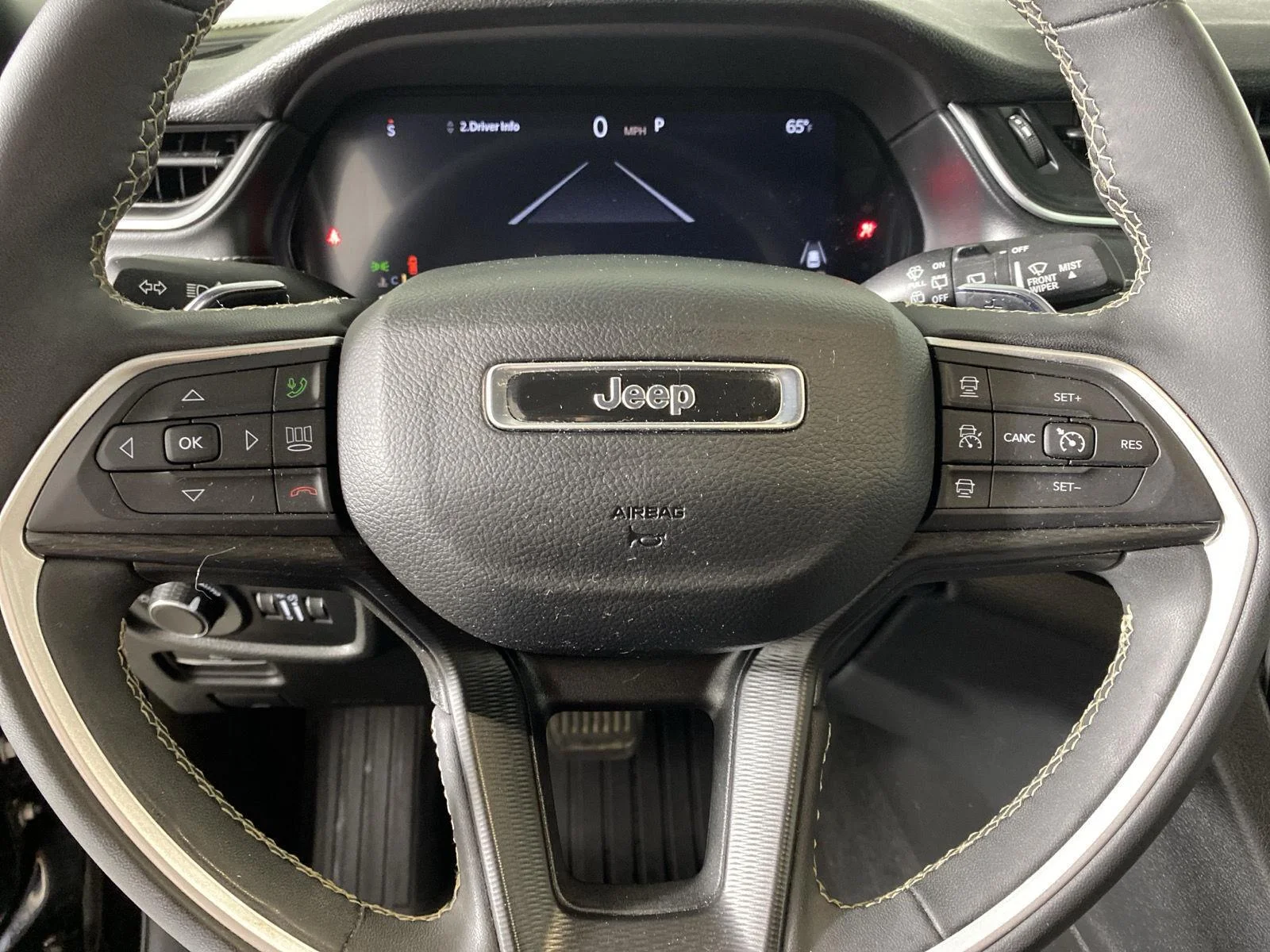 Used 2024 Diamond Black Crystal Pearlcoat Jeep Laredo image 14