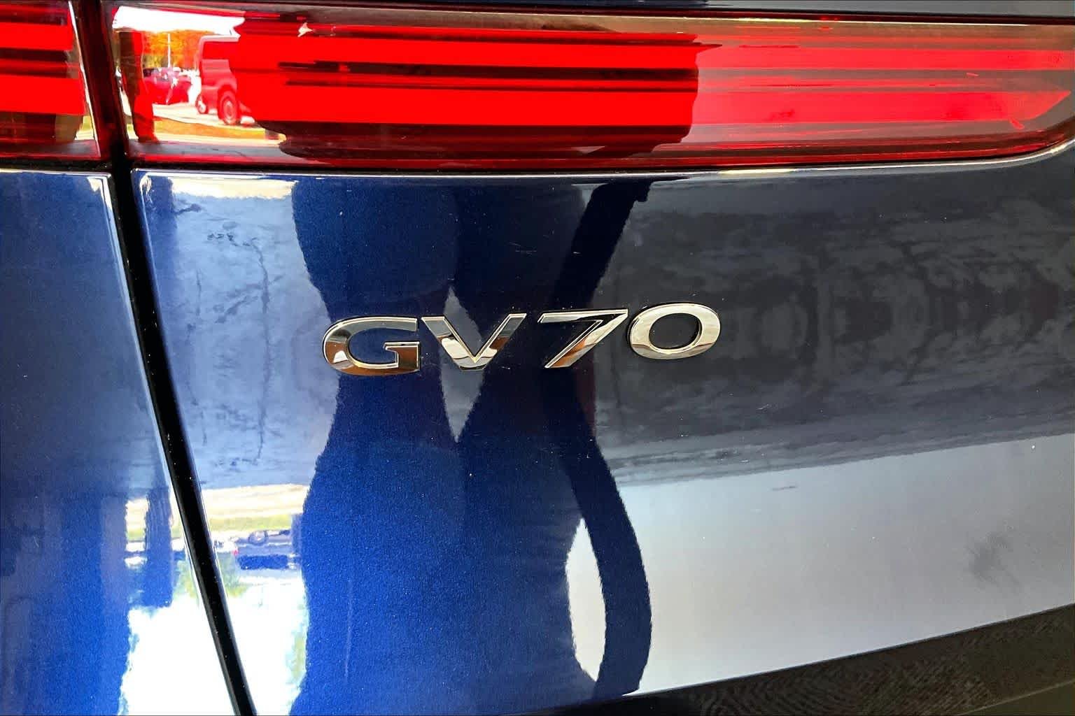 Used 2025 Capri Blue Genesis 2.5T image 10