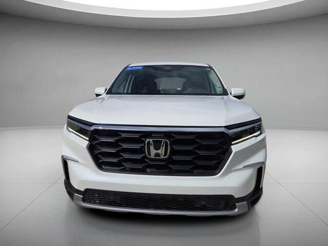 Used 2024 Platinum White Pearl Honda EX-L w/Rear Captain