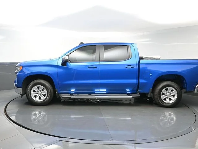 Used 2023 Blue Chevrolet LT image 4