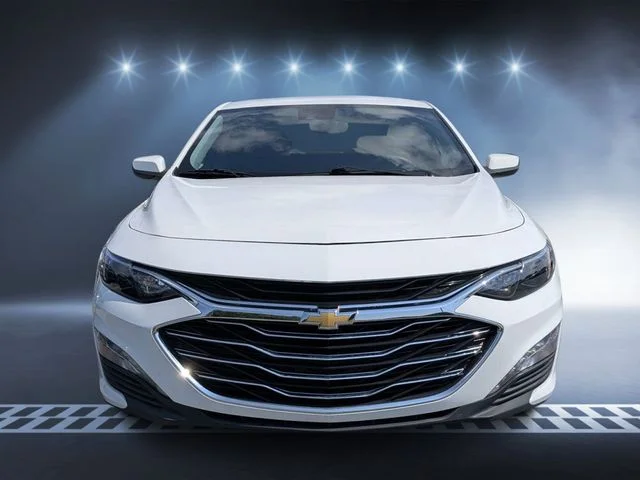 Used 2024 Summit White Chevrolet LT image 8