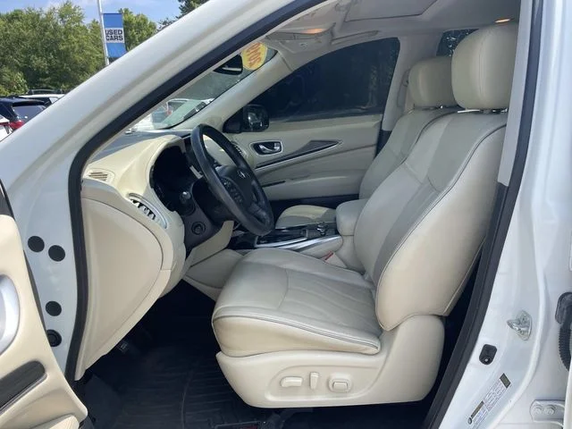 Used 2019 White INFINITI LUXE image 16