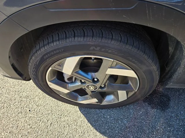 Used 2025 Gray Hyundai SEL image 4