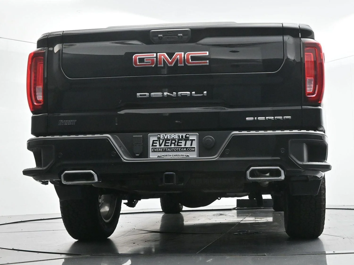 Used 2025 Onyx Black GMC Denali image 54