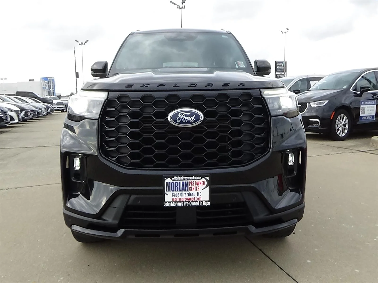 Used 2025 Agate Black (um) Ford ST-Line image 3