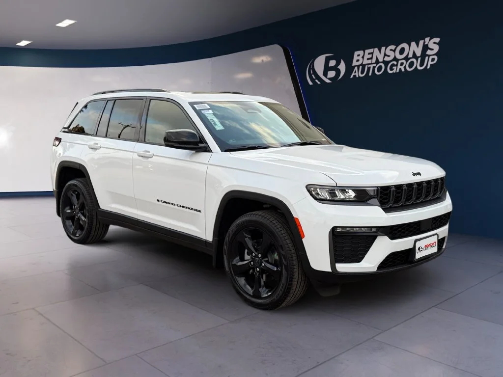New 2027 White/off-white Jeep Limited image 7
