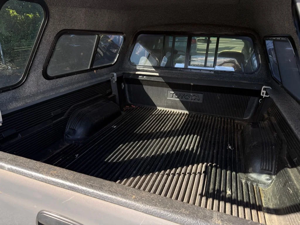 Used 2000 Gray Toyota SR5 image 13