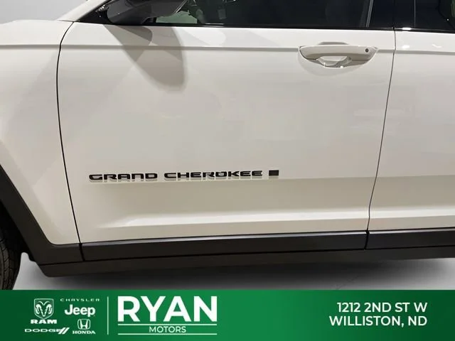 New 2026 White/off-white Jeep Laredo image 58