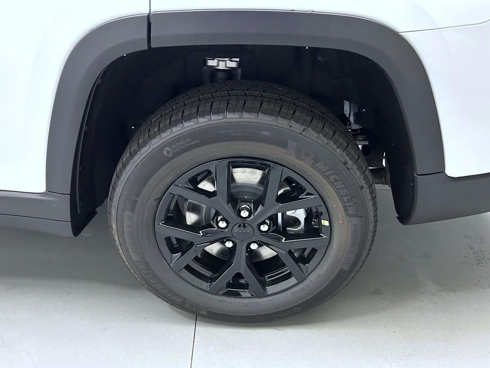 New 2026 Bright White Clear-Coat Exterior Paint Jeep Altitude image 23