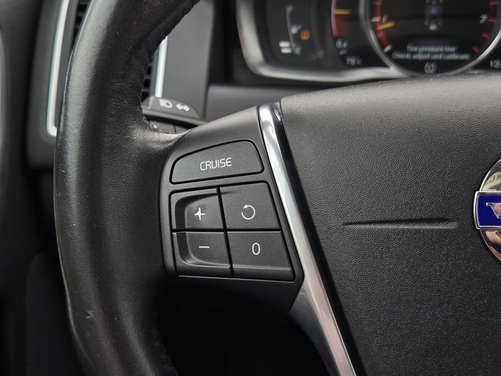 Used 2016 Ice White Volvo T5 Premier image 15