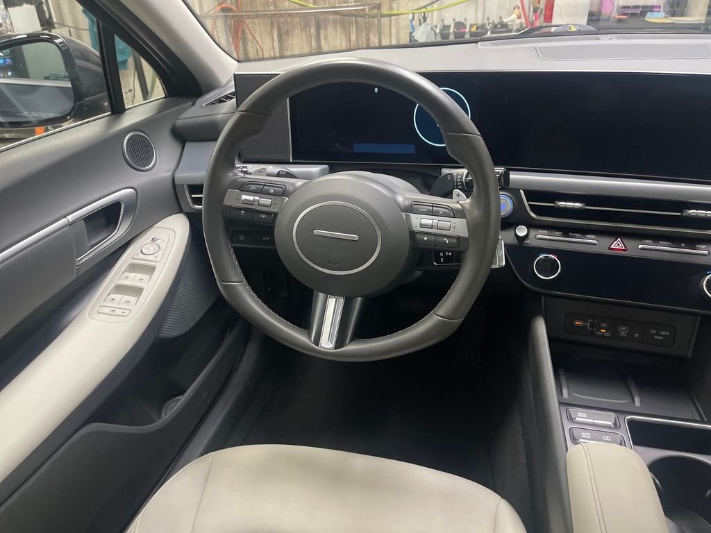 Used 2024 Gray Hyundai SEL image 17