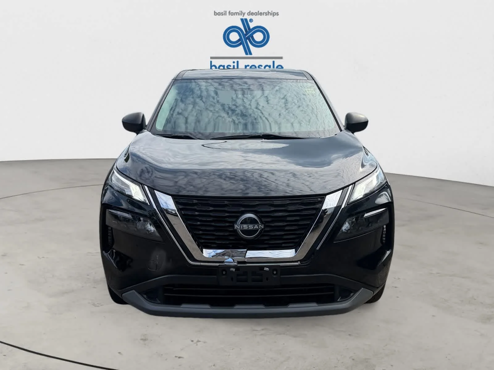 Used 2023 Super Black Nissan S image 9