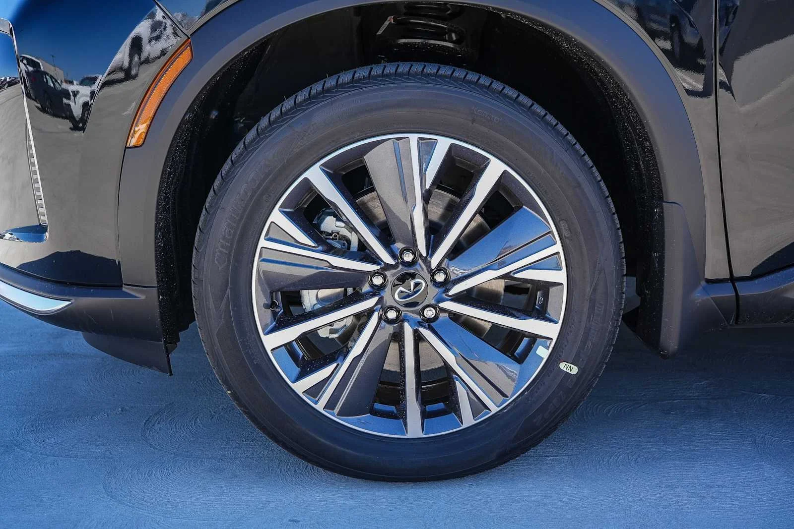New 2027 MINERAL BLACK INFINITI Luxe FWD image 11