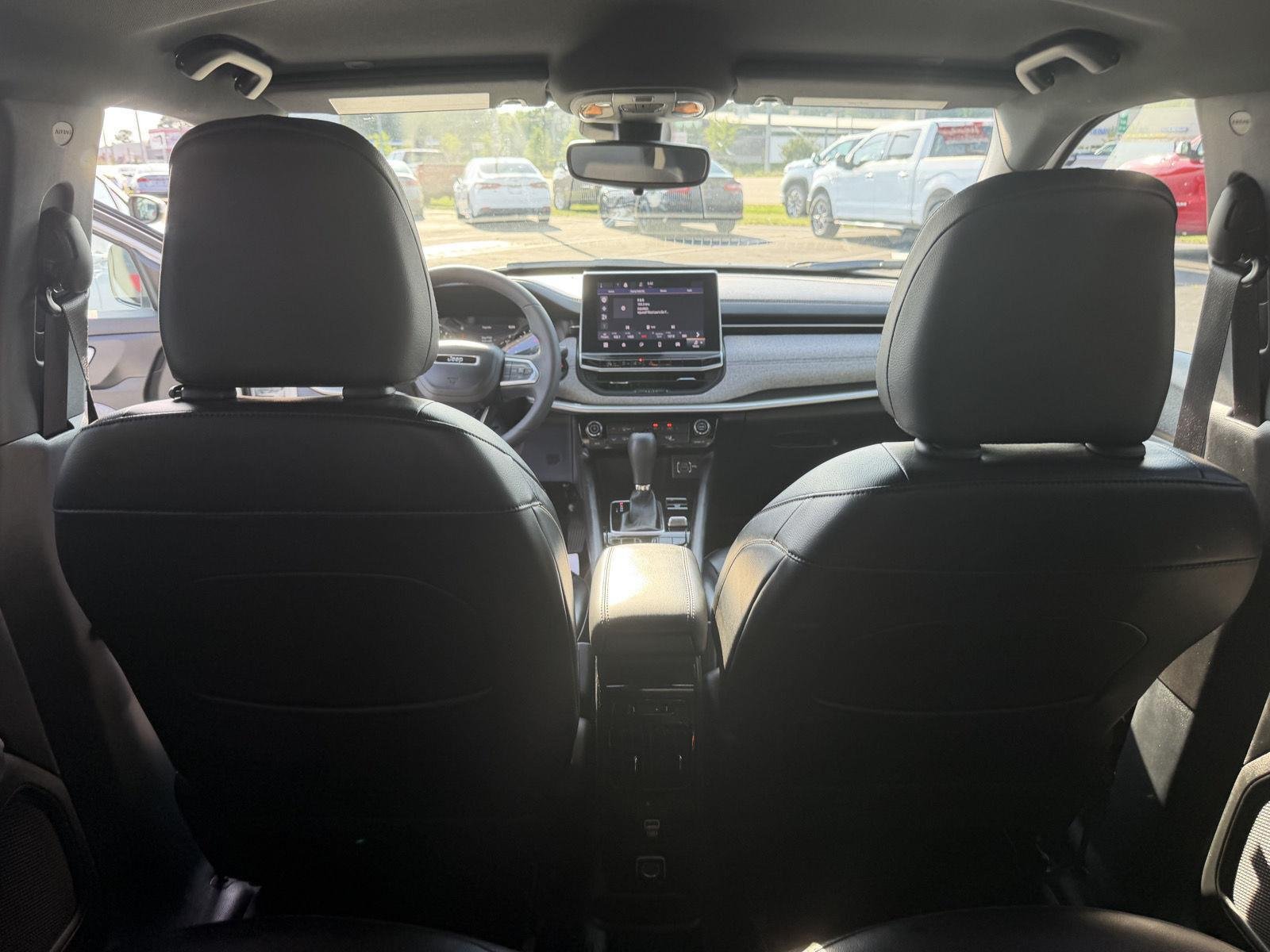 Used 2023 Bright White Clearcoat Jeep Latitude image 22