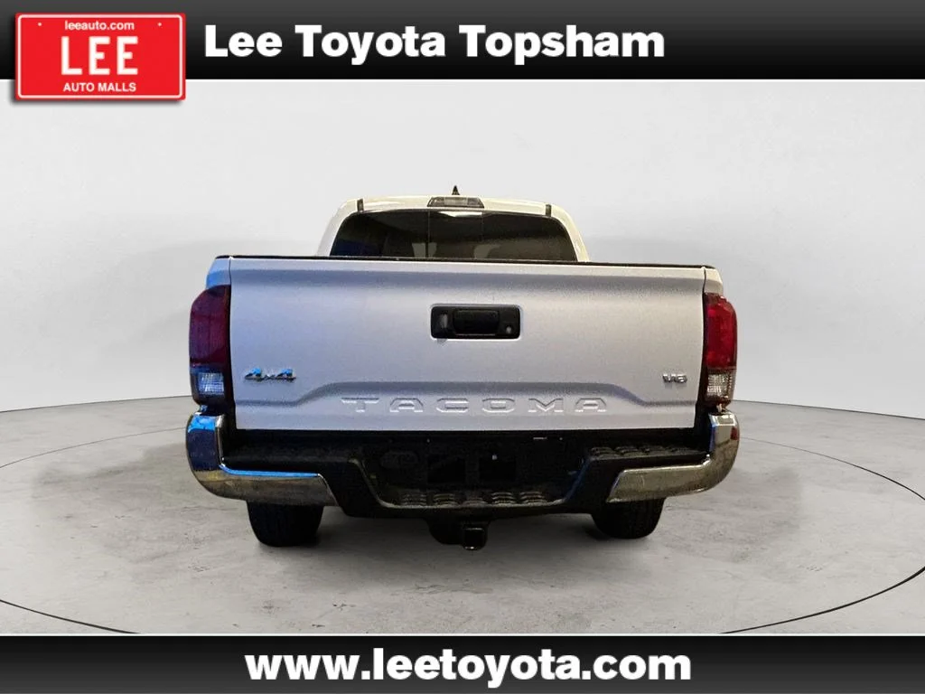 Used 2022 White Toyota SR5 image 4