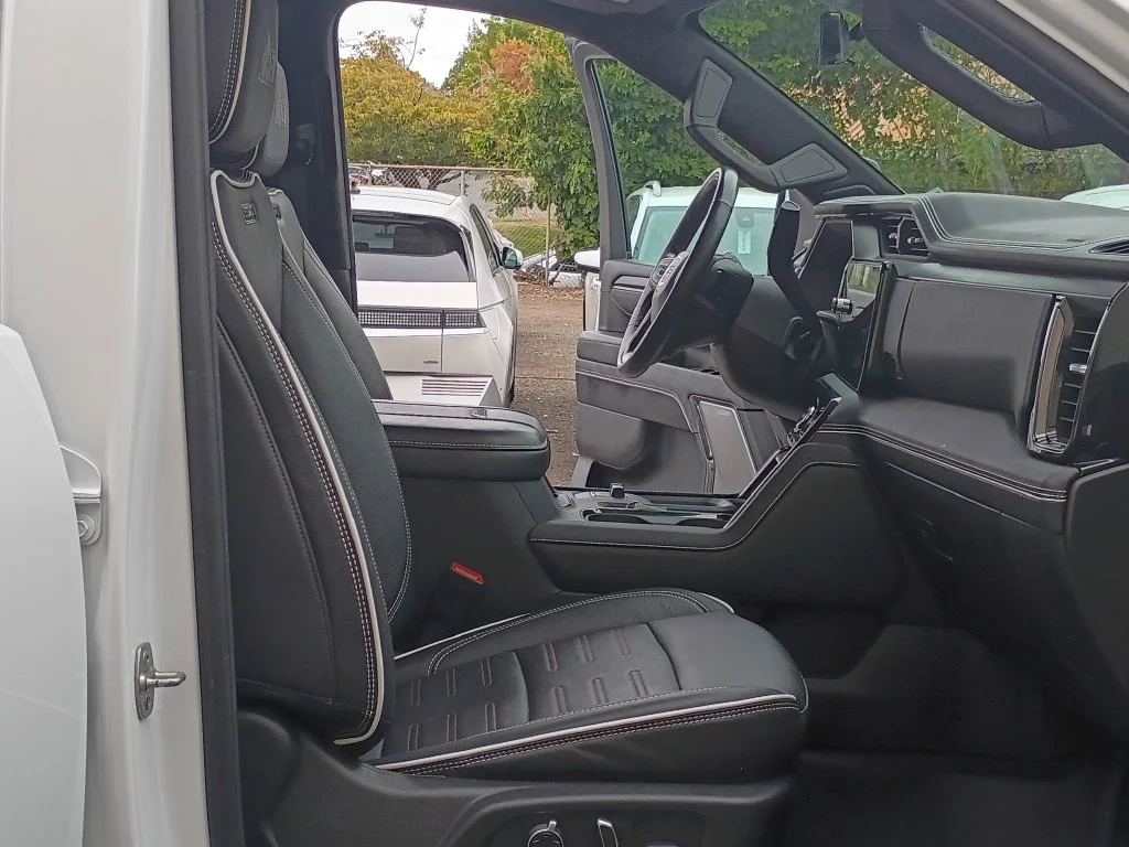 Used 2025 White GMC AT4X image 19
