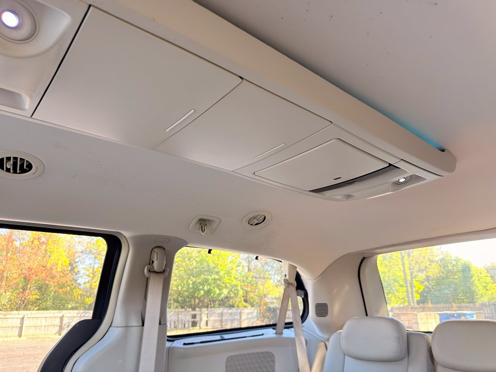 Used 2009 Blue Chrysler Touring image 27