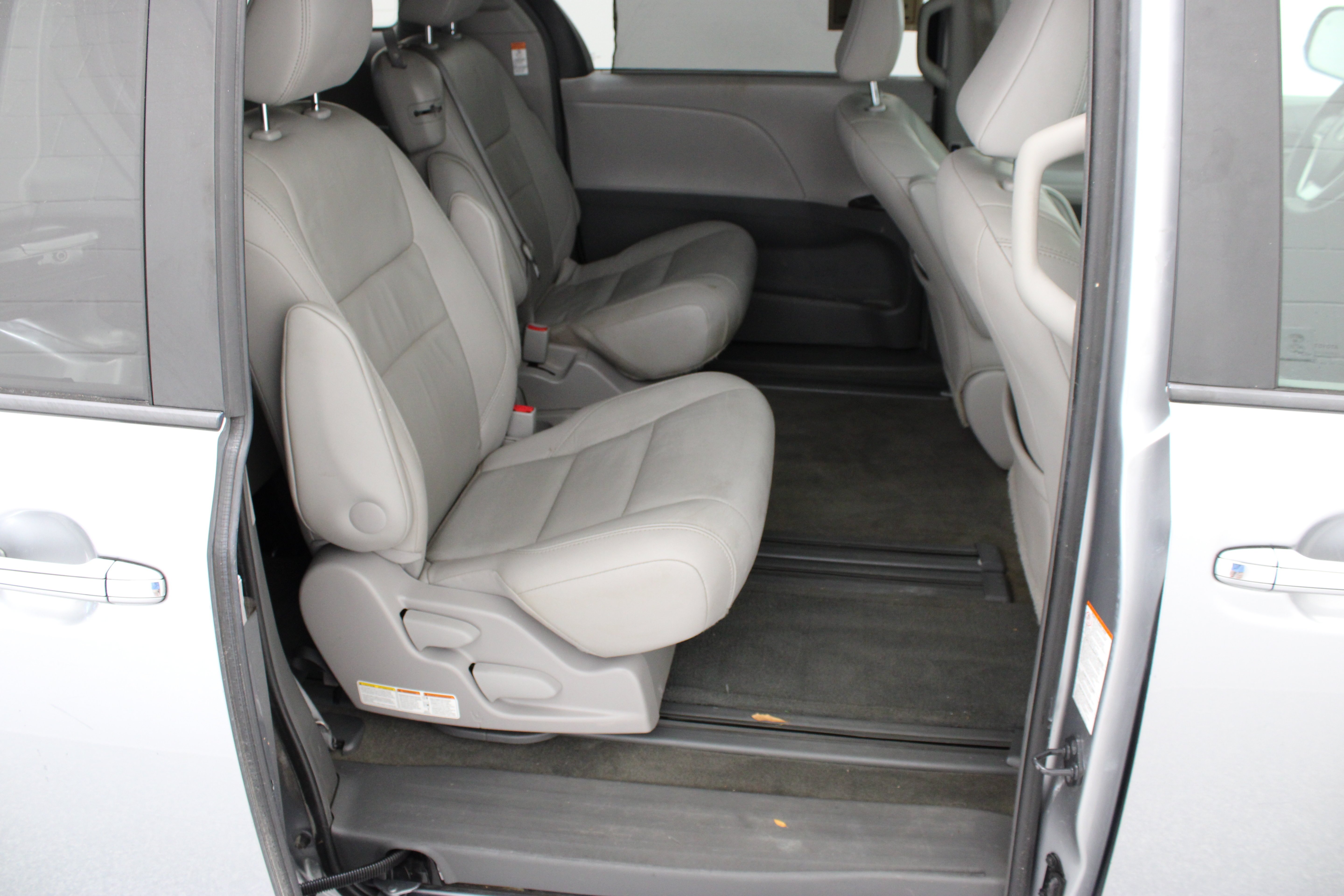 Used 2015 Silver Sky Metallic Toyota XLE Premium 3.5L image 35