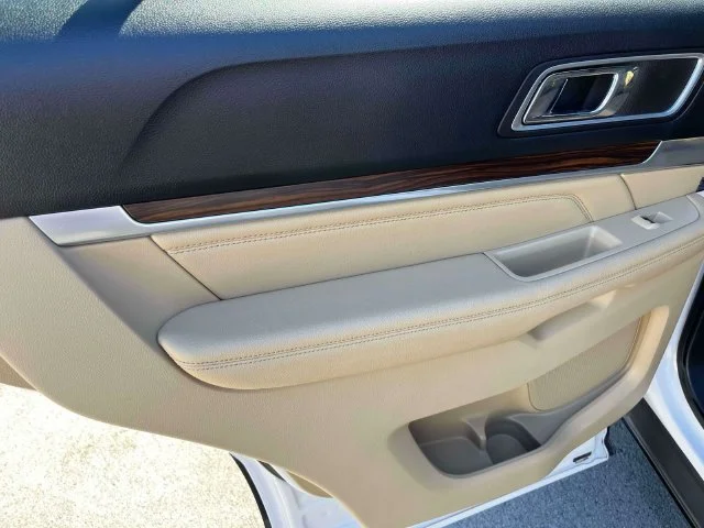 Used 2016 White Ford Limited image 17