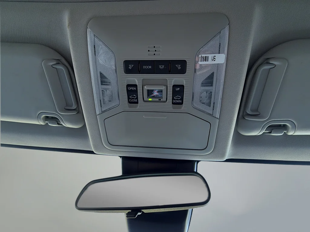 Used 2022 White Toyota XLE image 35