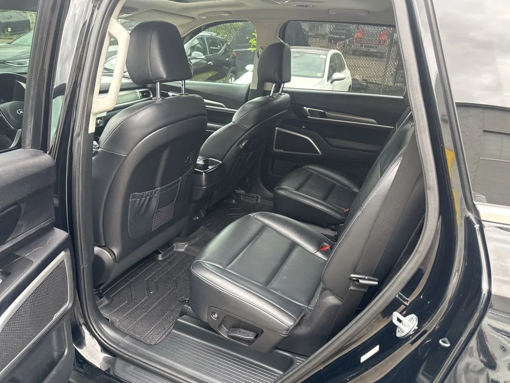 Used 2020 Black Kia S image 21