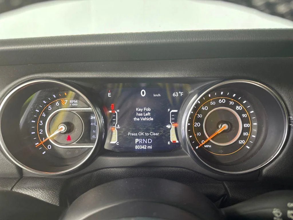 Used 2019 Mojito! Clearcoat Jeep Unlimited Sahara image 16